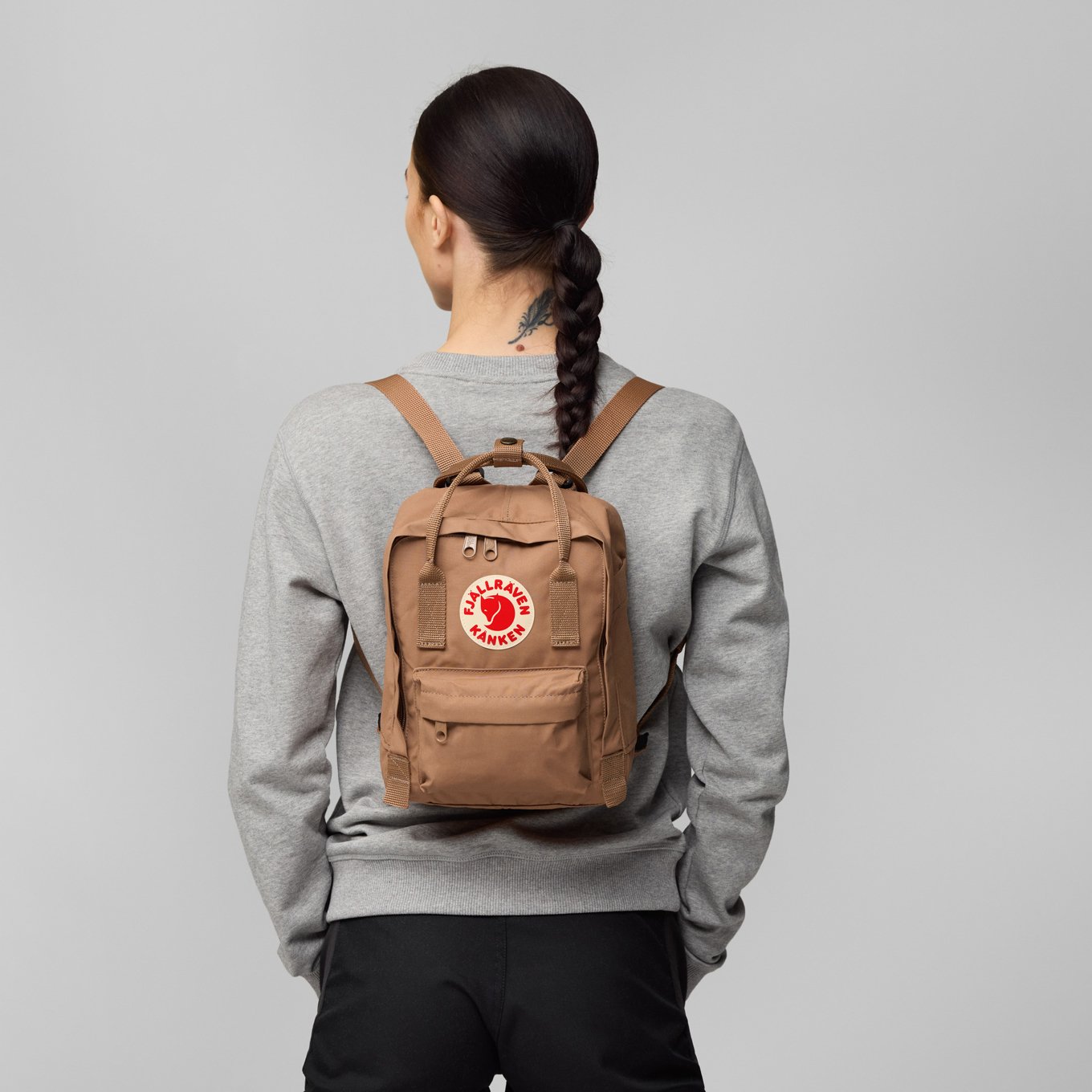 kanken_mini_23561-228_c_model_fjr