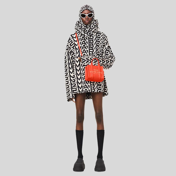 THE LEATHER CROSSBODY TOTE BAG • Electric Orange – Image 4