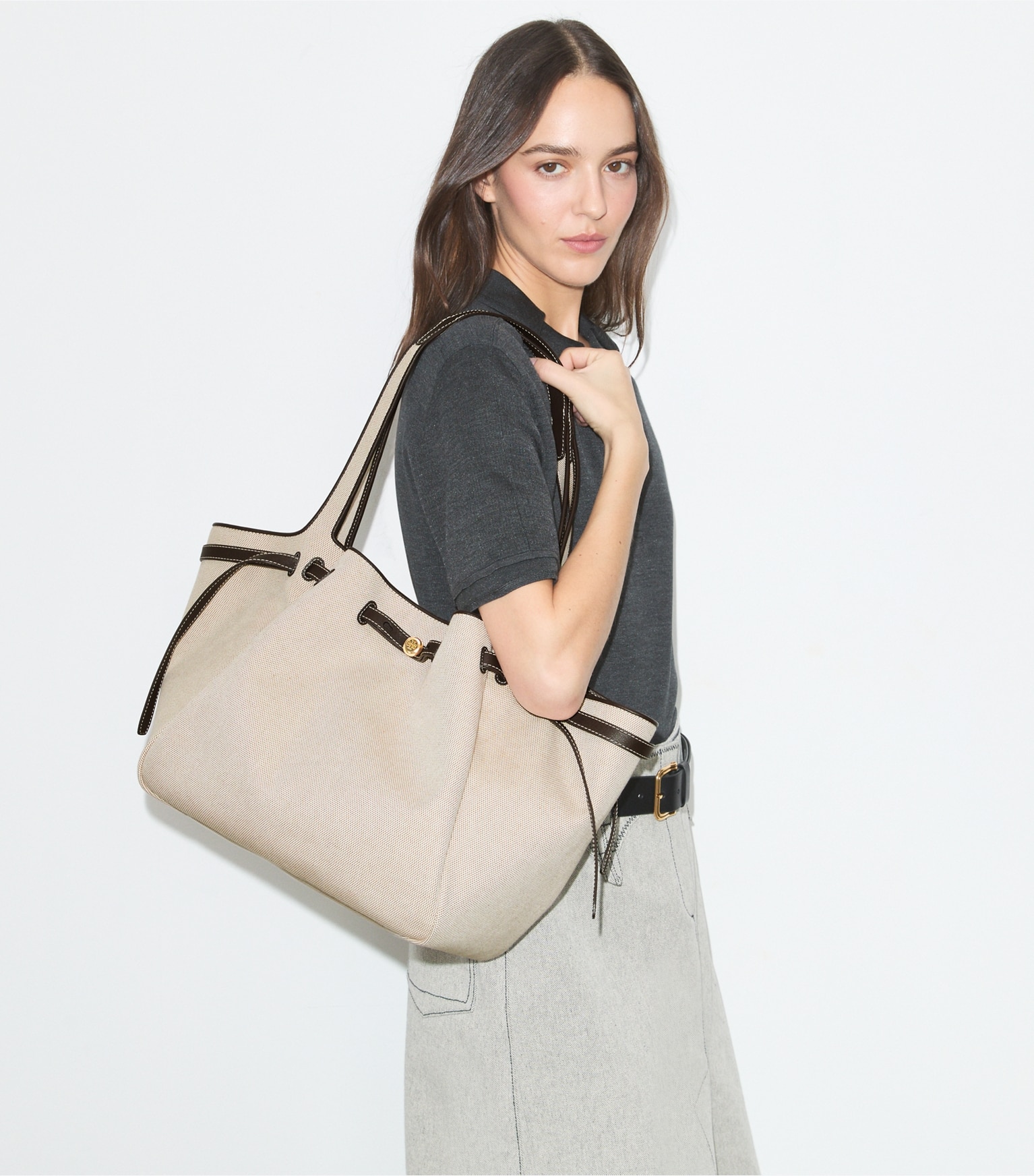 cabas-romy-en-toile-accessory-on-model.TB_178714_960_20260318_OMACC.pdp-1534x1744