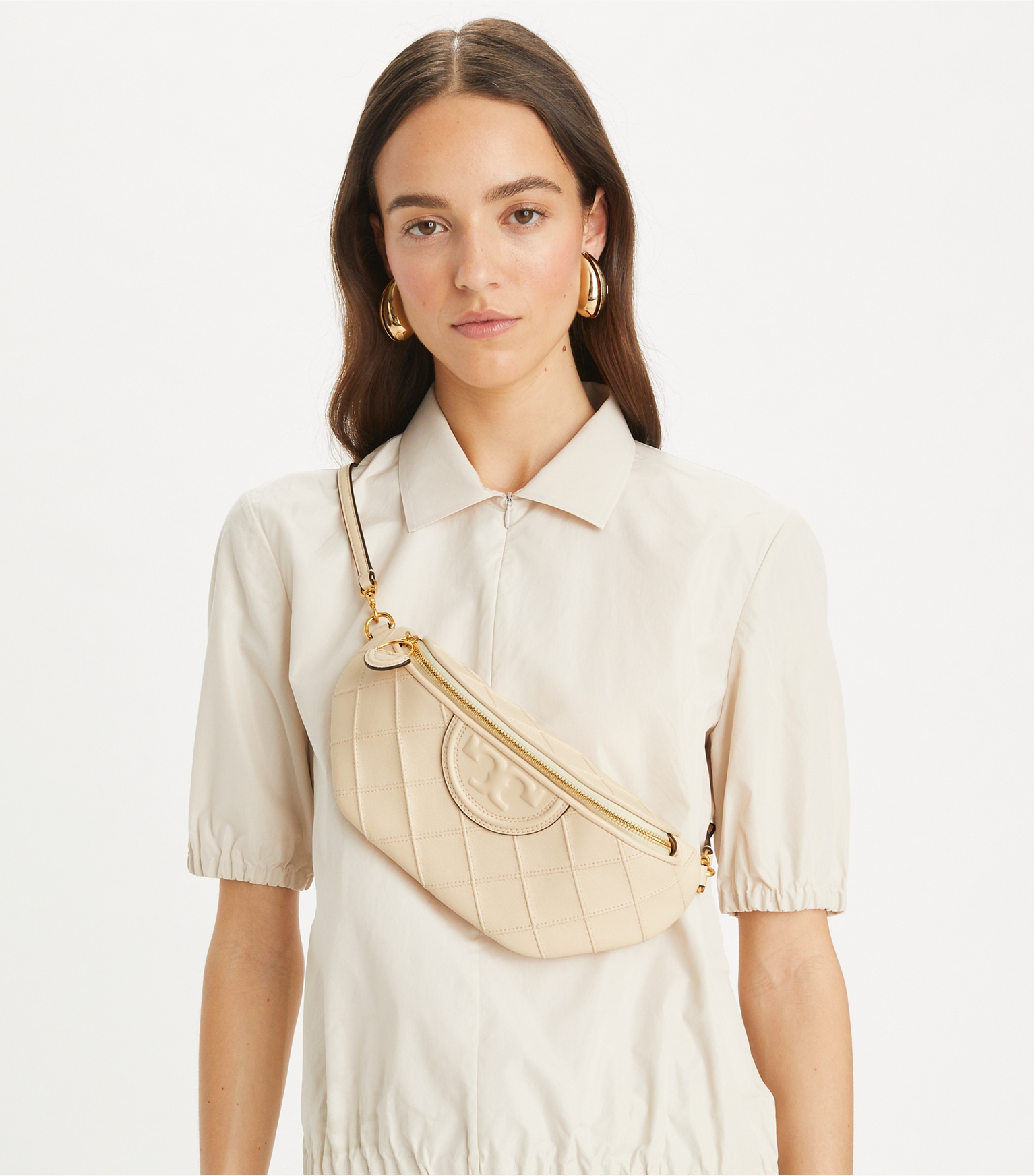 sac-banane-convertible-fleming-soft-accessory-on-model.TB_160132_122_20240410_OMACC.pdp-1534x1744