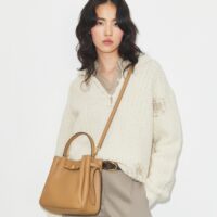 sac-seau-romy-accessory-on-model.TB_166982_227_20250904_OMACC.pdp-1534x1744