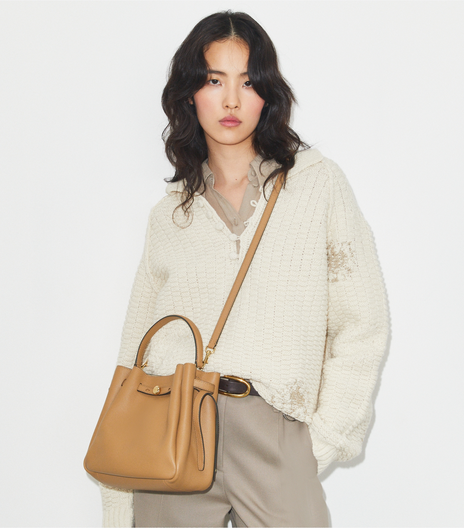 sac-seau-romy-accessory-on-model.TB_166982_227_20250904_OMACC.pdp-1534x1744
