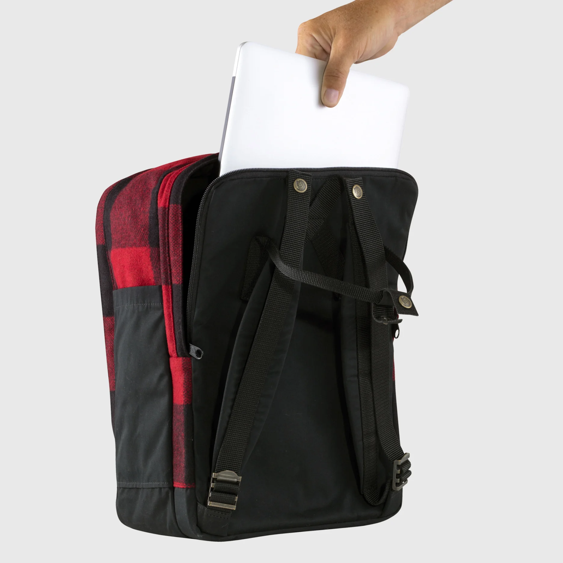 kanken_re-wool_laptop_15_23328-320-550_g_detail_fjr